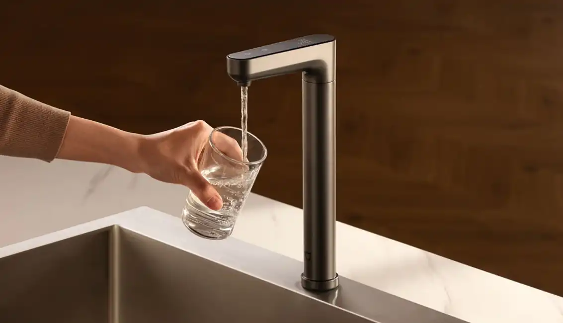 Завод на воде. Пресная вода. Бутилированная вода бутылка. Выпускать воду. Water: a way of life.