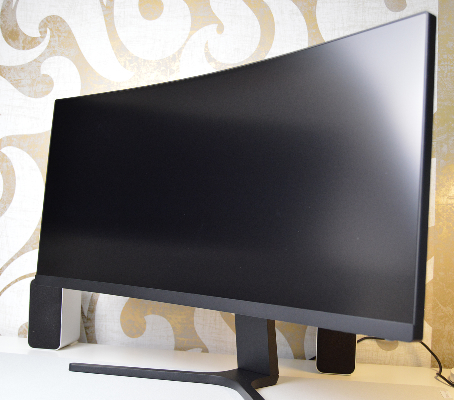 Xiaomi curved monitor